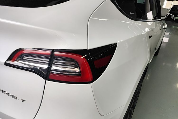 Tesla Model Y 2024 car image #8