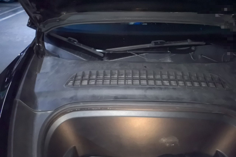 Tesla Model Y 2022 immagine di auto #28