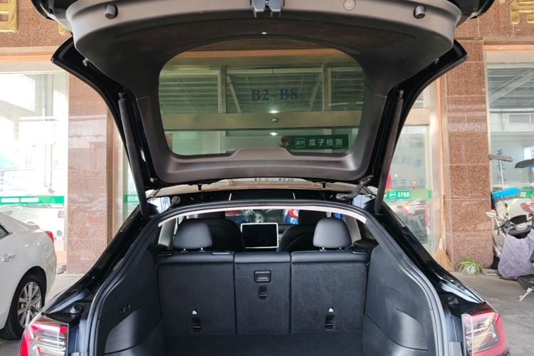 Tesla Model Y 2023 #19 Tesla Model Y 2023 car image #19