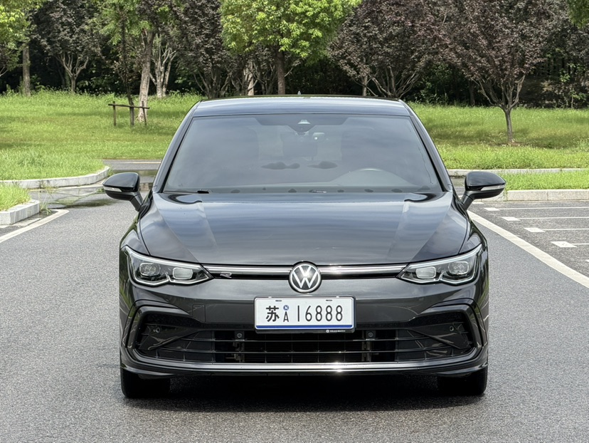 Volkswagen Golf 2021 car image #2