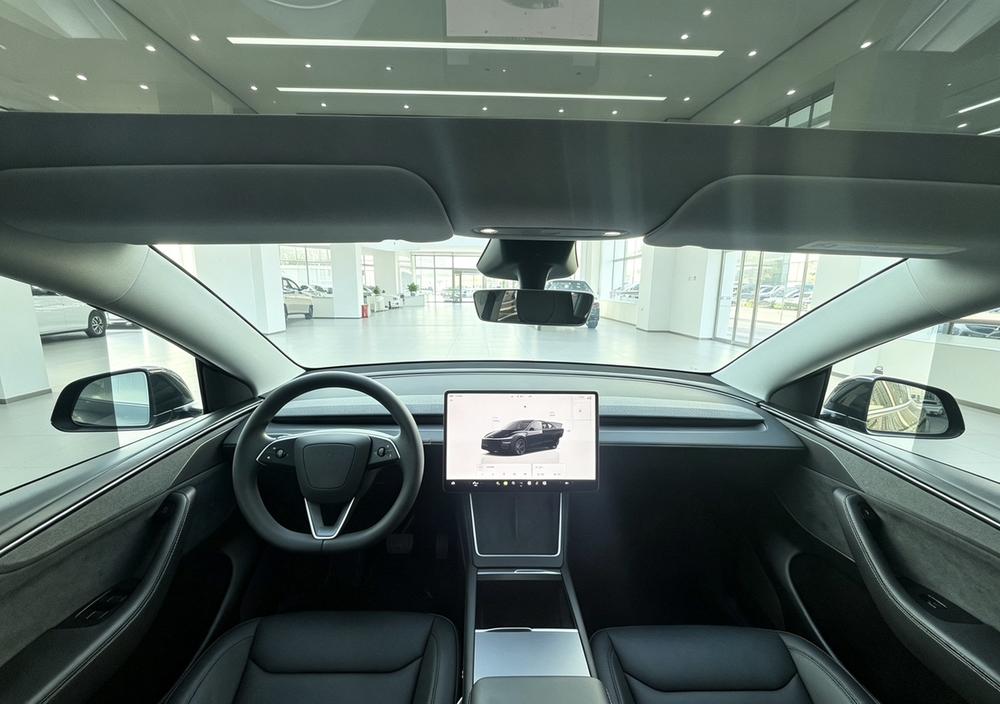 Tesla Model Y 2025 #7 Tesla Model Y 2025 car image #7