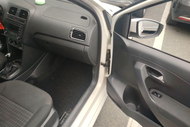 Volkswagen Polo 2014 صورة سيارة #21