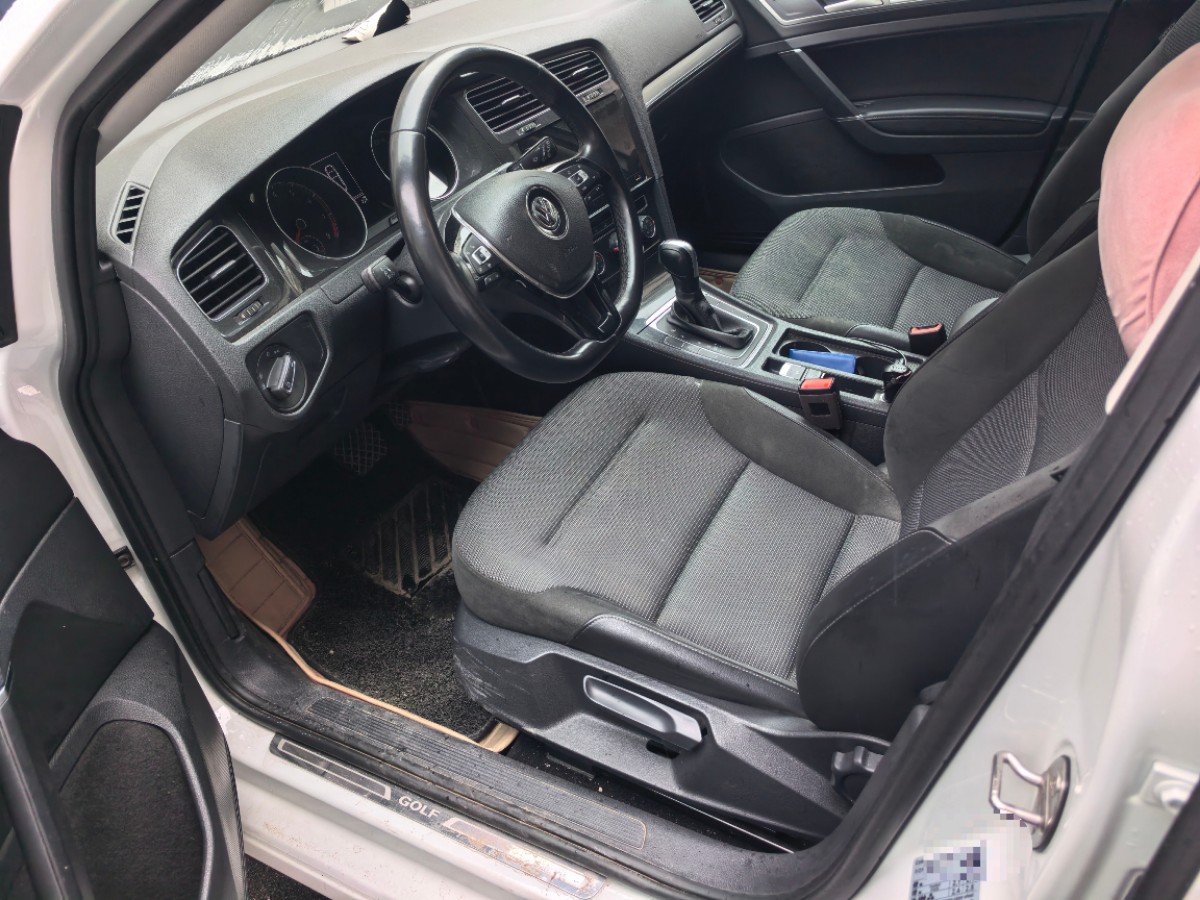 Volkswagen Golf 2020 car image #4