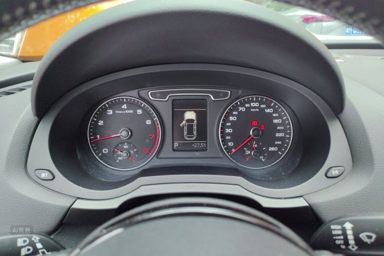 Audi Q3 2015 car image #13