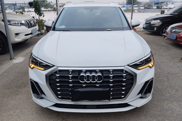 Audi Q3 2020 car image #3