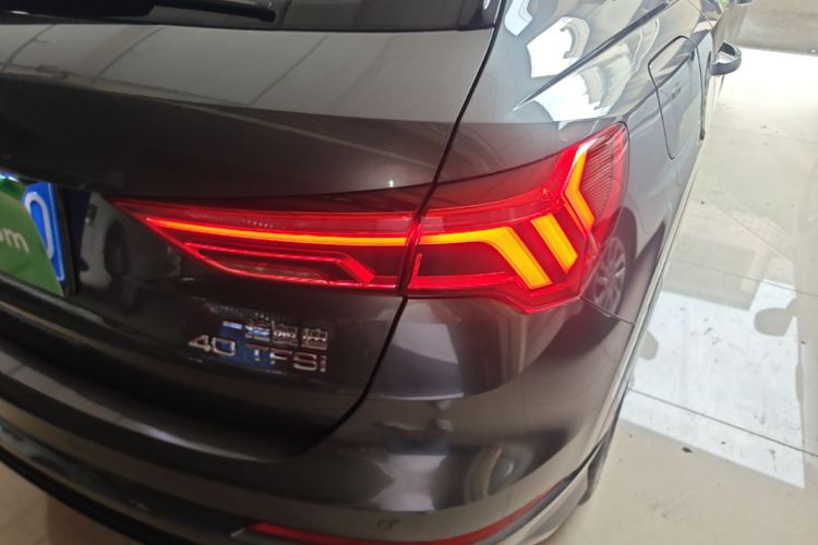 Audi Q3 2020 car image #8