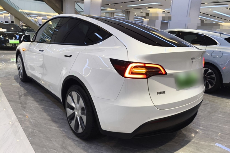 Tesla Model Y 2023 #5 Tesla Model Y 2023 immagine di auto #5