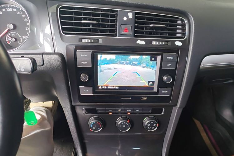 Volkswagen Golf 2018 car image #13