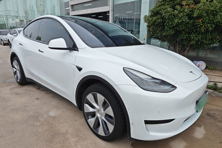 Tesla Model Y 2023 car image #6