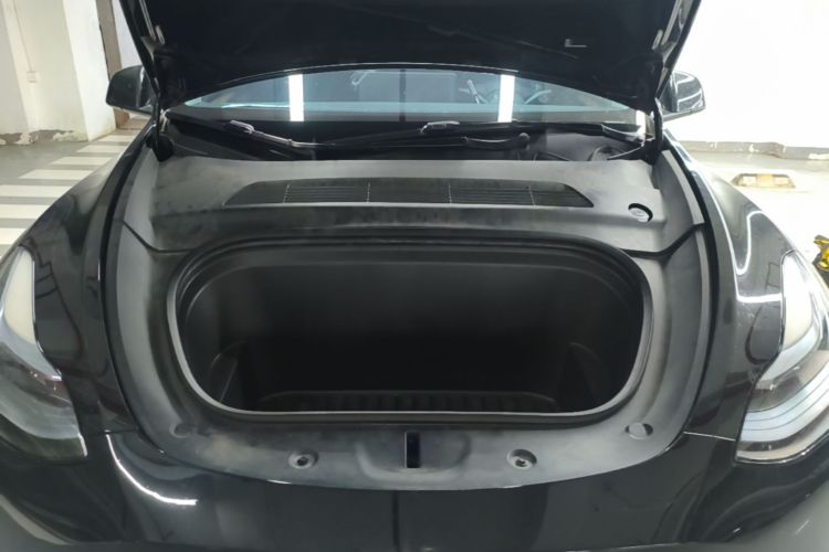 Tesla Model Y 2023 car image #22