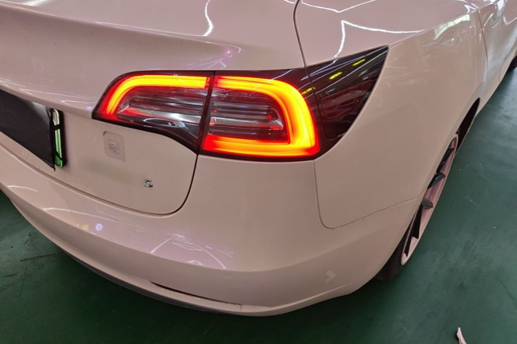 Tesla Model 3 2021 car image #8