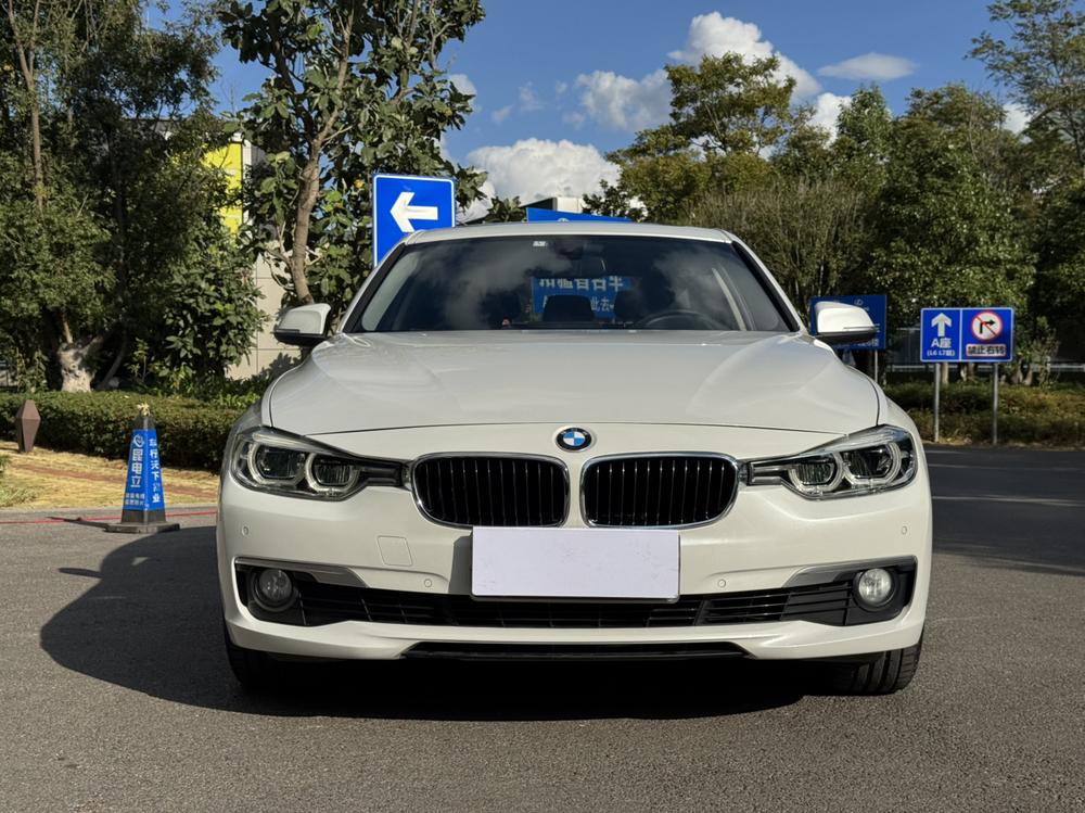 BMW 3 Series 2019 immagine di auto #2