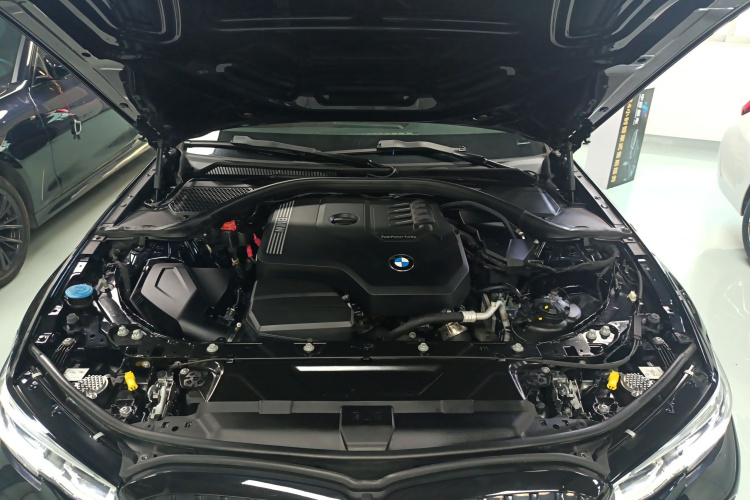 BMW 3 Series 2022 car image #21