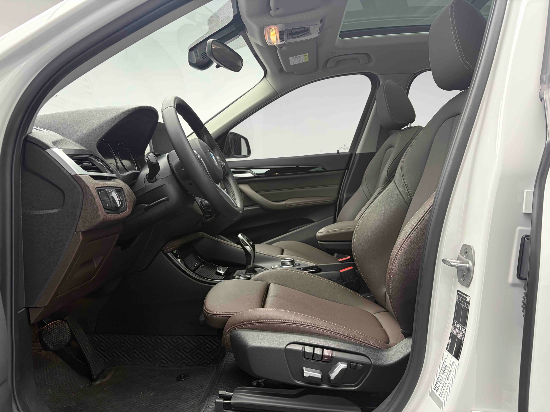 2023 car image #12