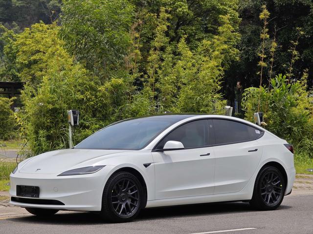 Tesla Model 3 2025 car image #30