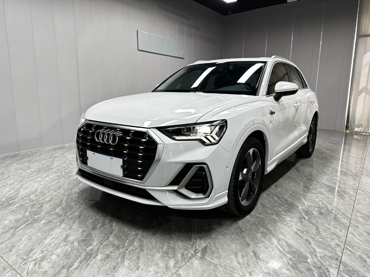 Audi Q3 2022 Audi Q3 2022 immagine di auto