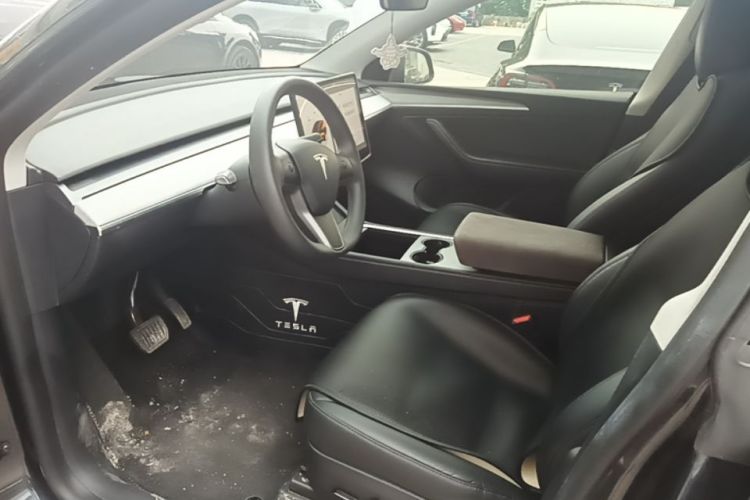 Tesla Model Y 2024 #16 Tesla Model Y 2024 car image #16