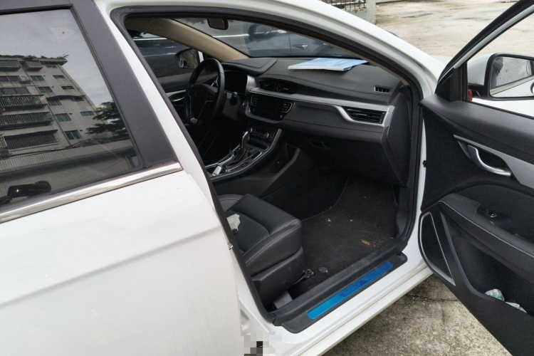 GEELY Emgrand 2019 #27 GEELY Emgrand 2019 car image #27