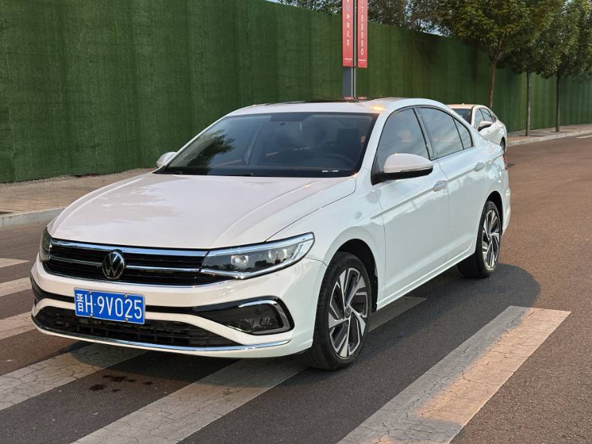 2023 immagine di auto 