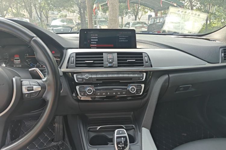 BMW 3 Series 2019 صورة سيارة #13