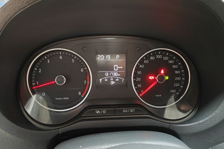 Volkswagen Polo 2015 car image #12