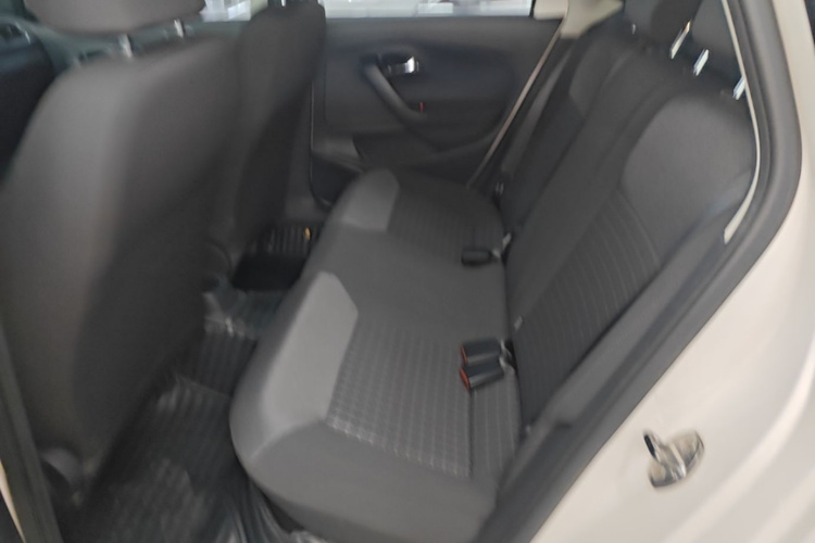 Volkswagen Polo 2016 #17 Volkswagen Polo 2016 car image #17