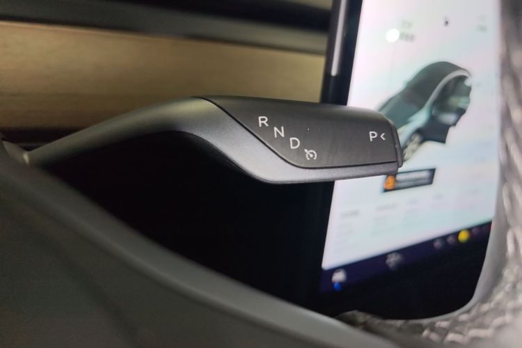 Tesla Model Y 2021 car image #14