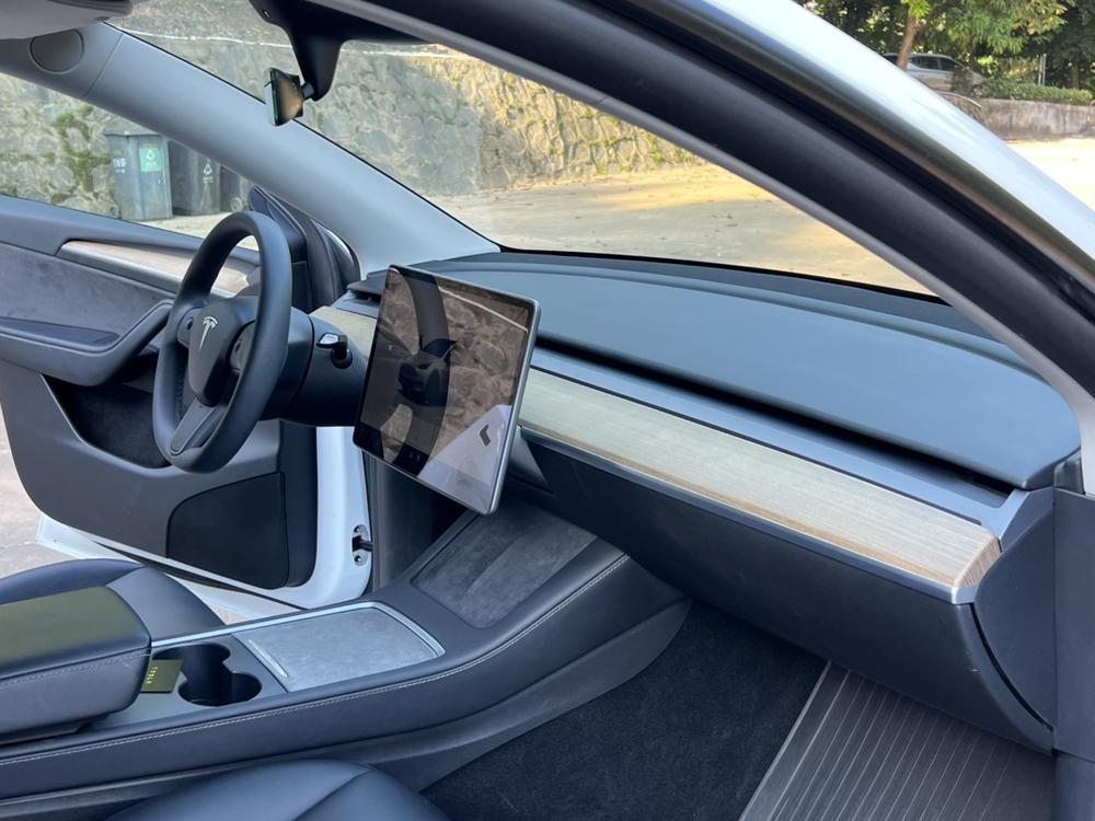 Tesla Model Y 2022 #14 Tesla Model Y 2022 car image #14