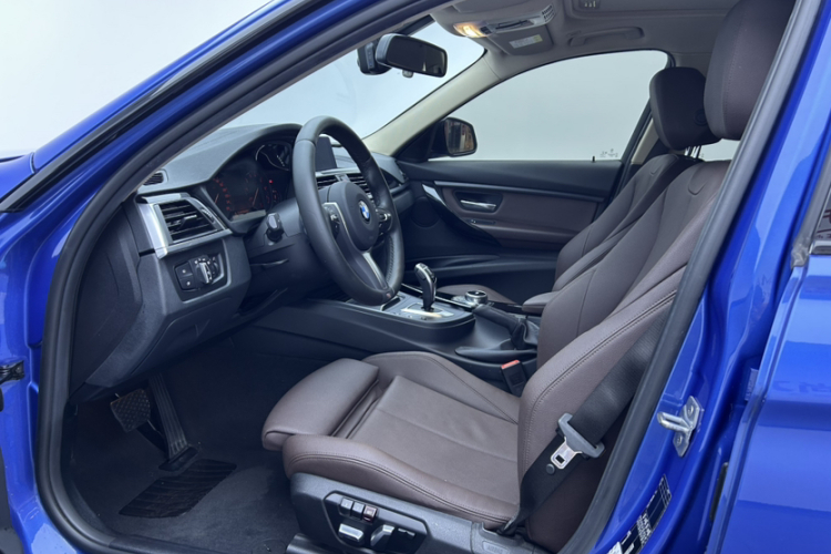 BMW 3 Series 2019 #16 BMW 3 Series 2019 car image #16