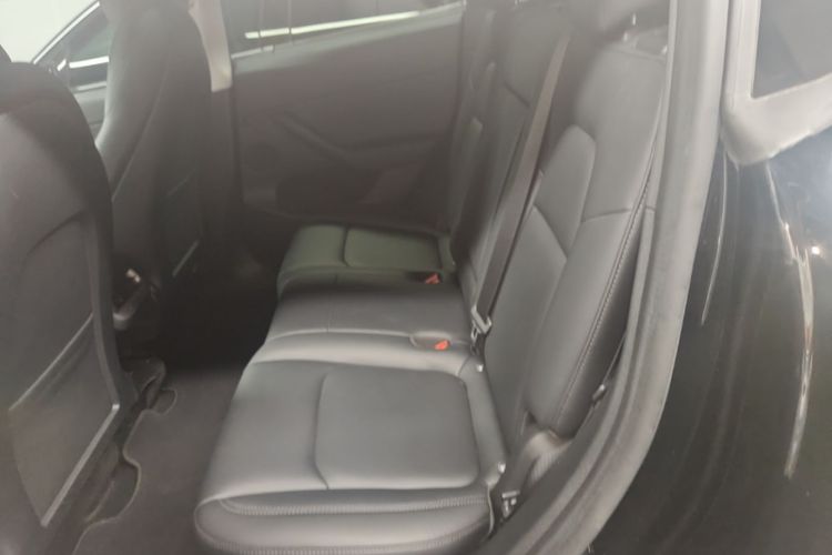 Tesla Model Y 2023 car image #17