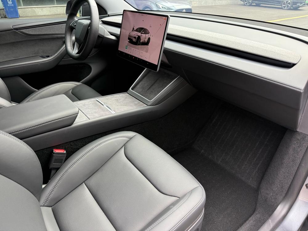 Tesla Model Y 2025 #9 Tesla Model Y 2025 car image #9