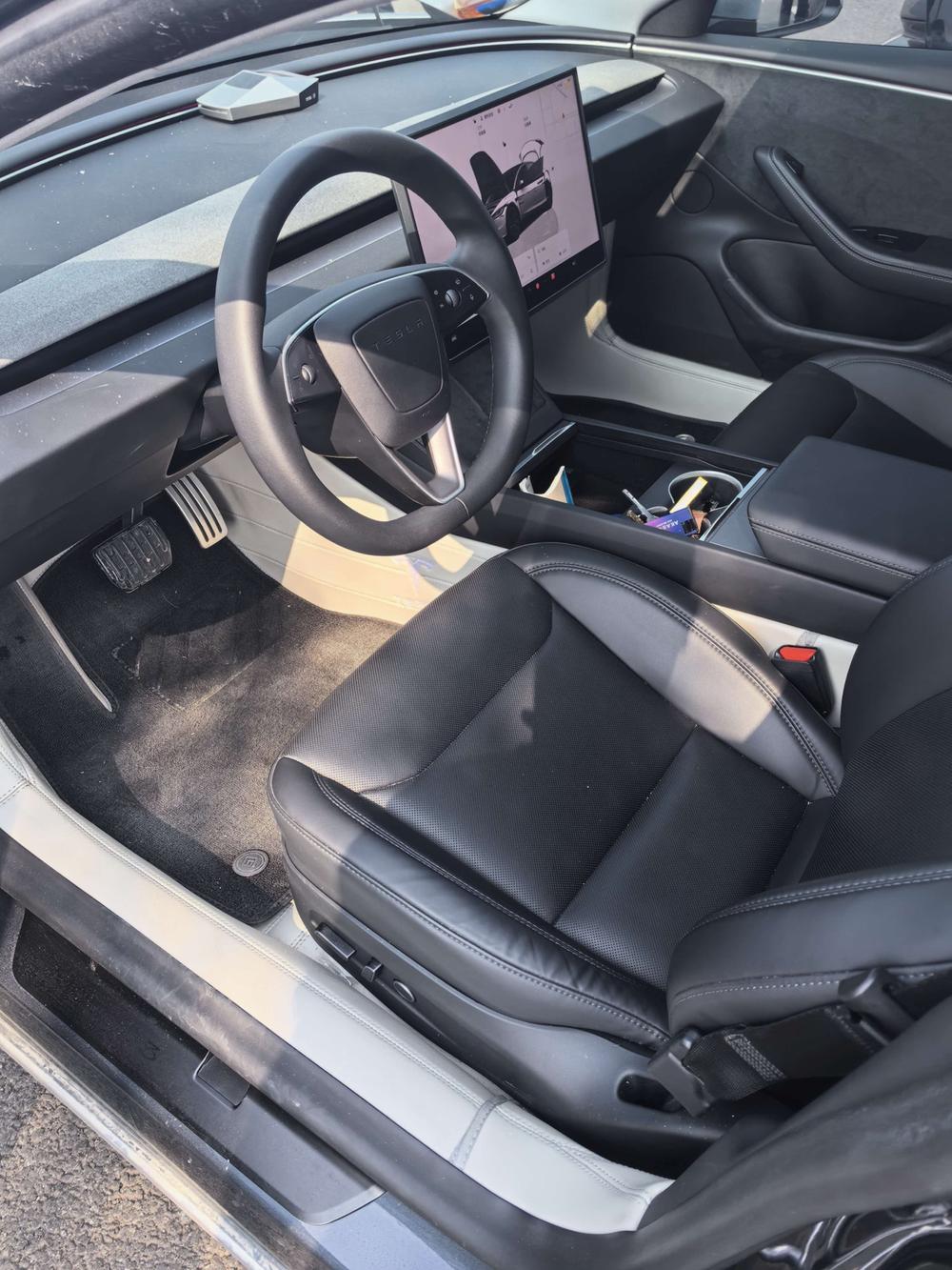 Tesla Model 3 2024 immagine di auto #7