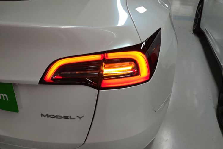 Tesla Model Y 2023 #8 Tesla Model Y 2023 car image #8