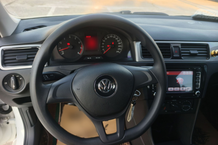 Volkswagen Santana 2016 car image #12