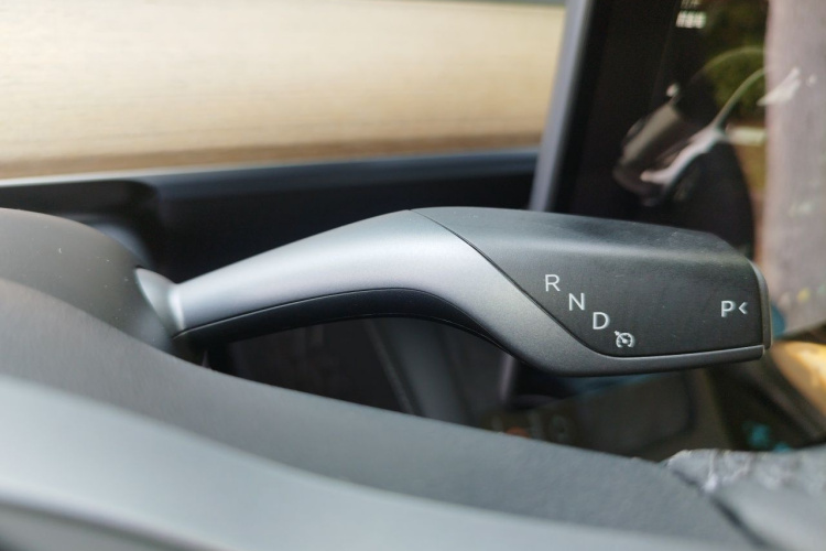 Tesla Model Y 2022 car image #15