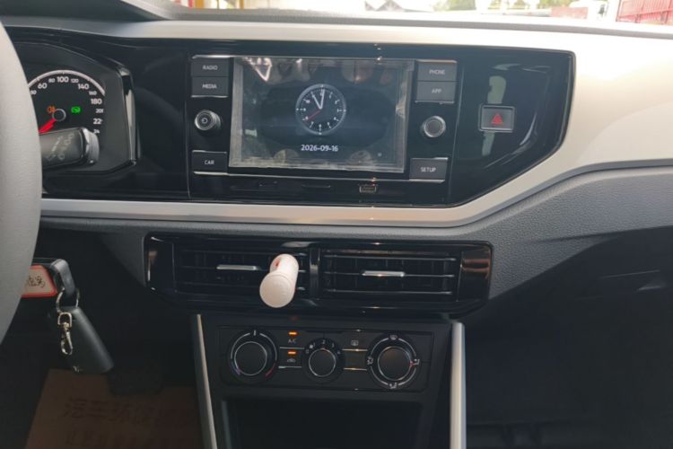 Volkswagen Polo 2020 car image #13
