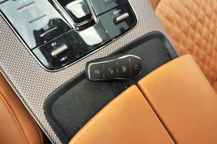 BYD Han 2022 car image #9