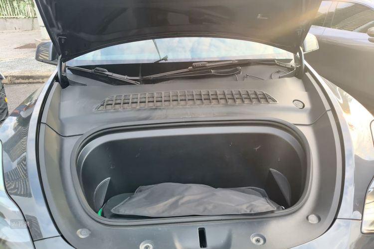 Tesla Model Y 2024 #22 Tesla Model Y 2024 car image #22