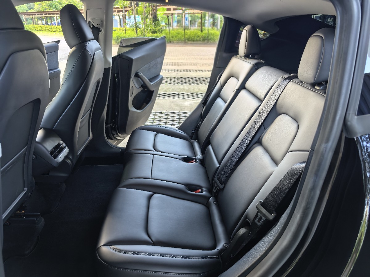 Tesla Model Y 2023 car image #8