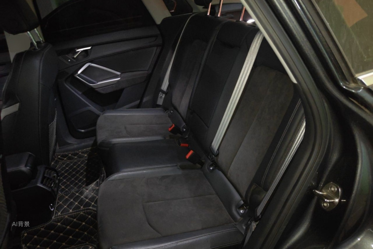 Audi Q3 2020 car image #19