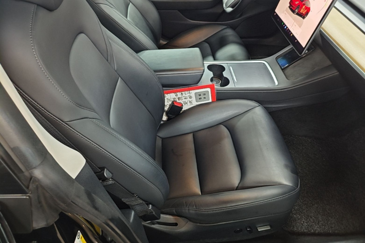 Tesla Model 3 2023 car image #24