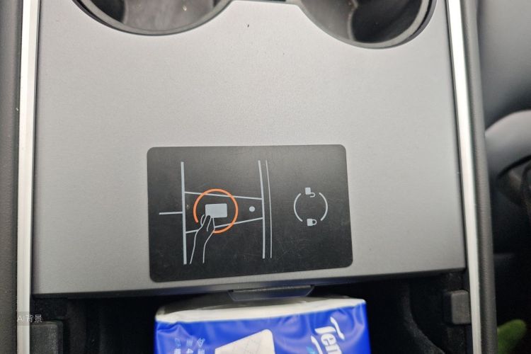 Tesla Model Y 2022 #10 Tesla Model Y 2022 car image #10