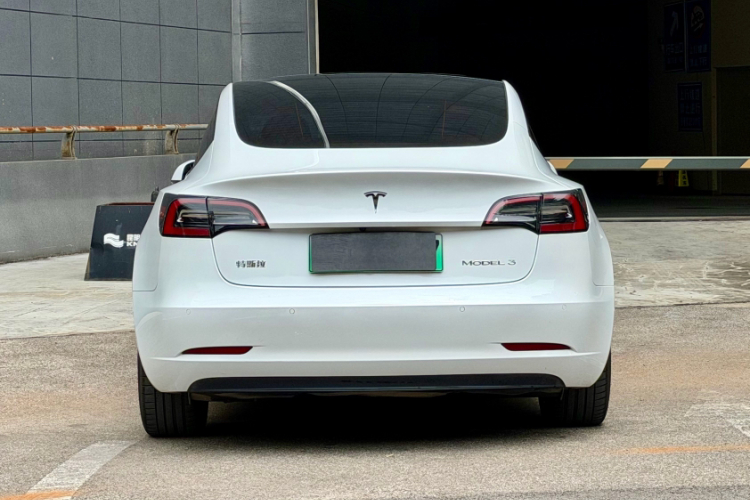Tesla Model 3 2022 car image #9