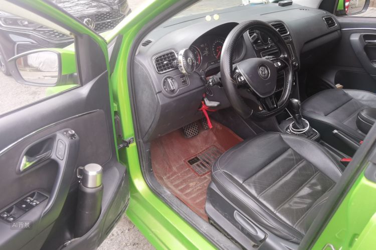 Volkswagen Polo 2015 car image #18