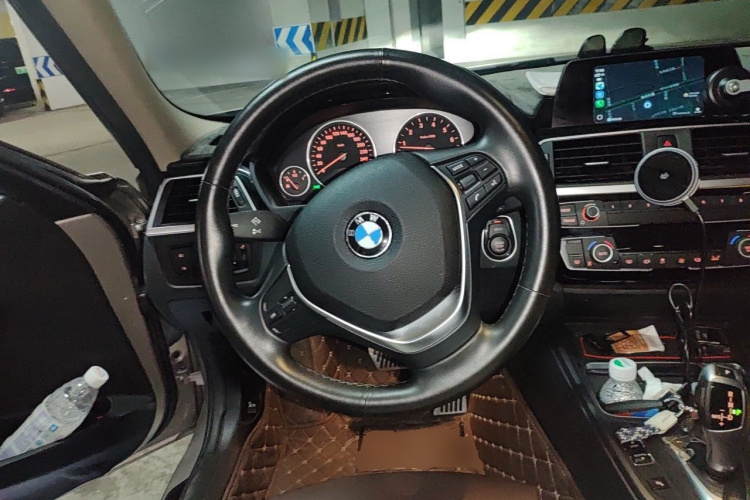 BMW 3 Series 2018 car image #11
