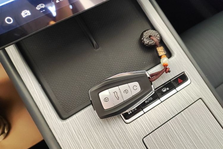 GEELY Boyue L 2025 car image #9