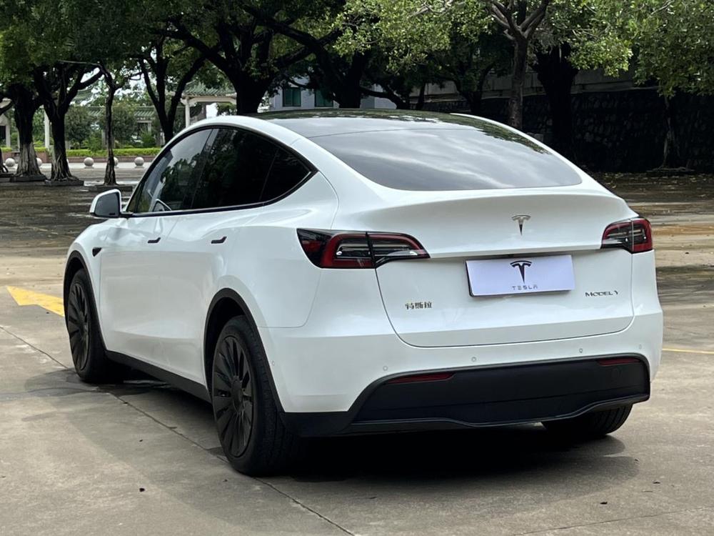 Tesla Model Y 2023 car image #4