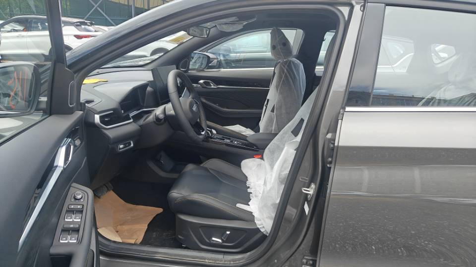 GEELY Coolray 2026 car image #13