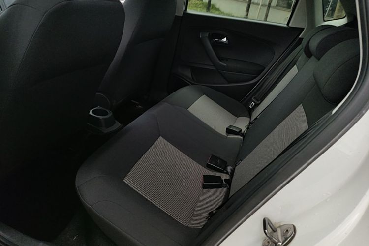 Volkswagen Polo 2017 car image #17
