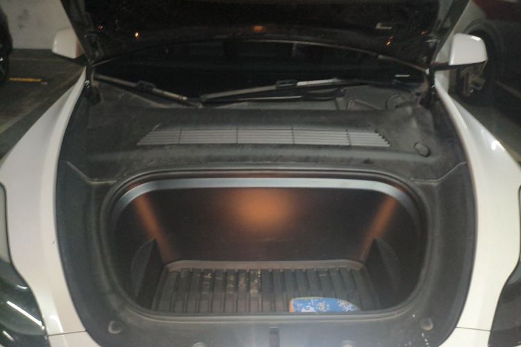 Tesla Model Y 2023 #18 Tesla Model Y 2023 car image #18